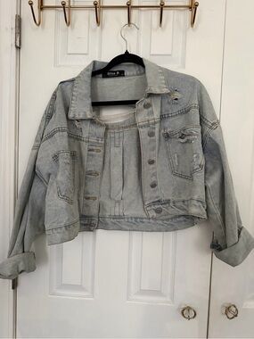 Light Wash Distressed Cropped Denim Jacket - Light Blue